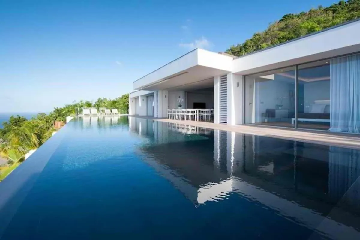 Sparkling Water Villa with Calming Ocean Views Quartier de Lorient