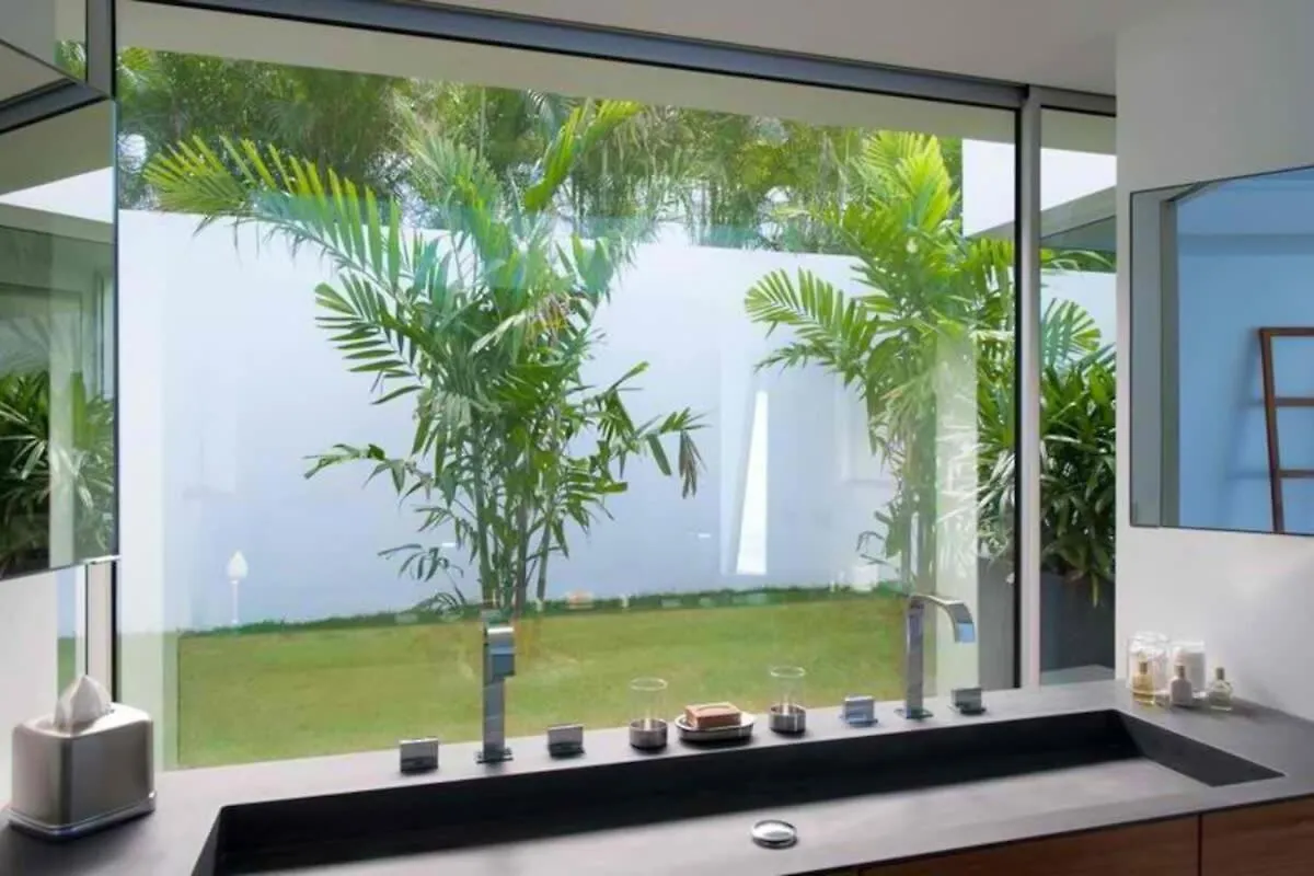 Sparkling Water Villa with Calming Ocean Views Quartier de Lorient