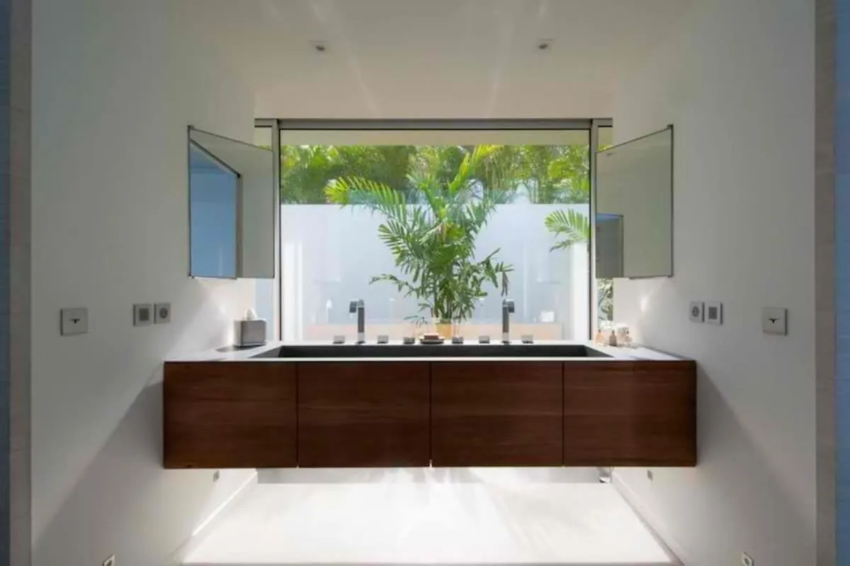 Sparkling Water Villa with Calming Ocean Views Quartier de Lorient